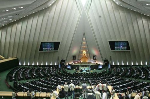 İranda parlament namizədlərinin tərəfdarları dava etdi