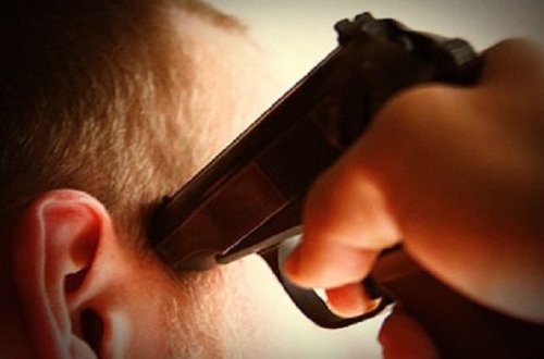 Azərbaycan diplomatı İstanbulda özünü güllələdi