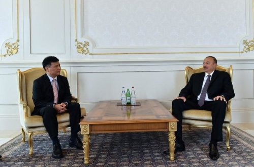 Prezident İlham Əliyev Çinin Azərbaycanda yeni təyin olunmuş səfirinin etimadnaməsini qəbul edib
