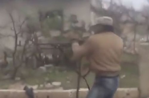 Snayper pulemyotçunu bir güllə ilə başından vurdu