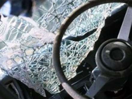 Lənkəranda yük maşını dərəyə aşıb