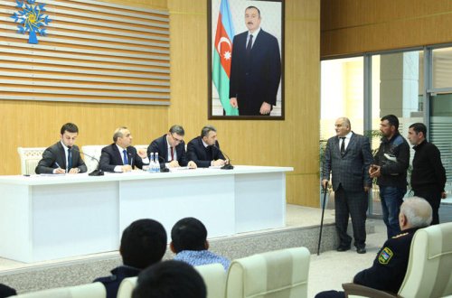 Azay Quliyev seçiciləri ilə görüşüb