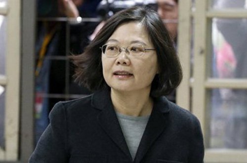 Ölkə tarixində ilk dəfə qadın prezident