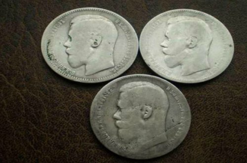 Həyətində qədim pul tapdı