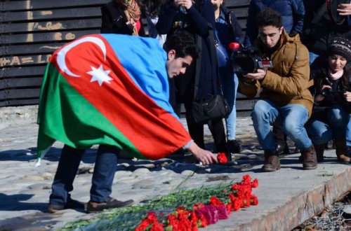 “Günəşli”də həlak olan neftçilər anılır