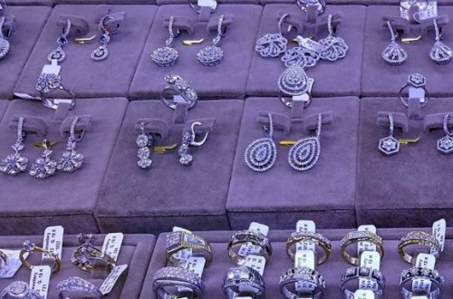 Böhran qızıl bazarını da vurdu