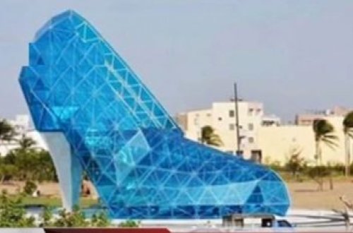 Qadın ayaqqabısı formasında kilsə tikildi