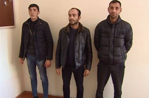 Bakıda maaşını ala bilməyən işçi müdirinin evini yardı