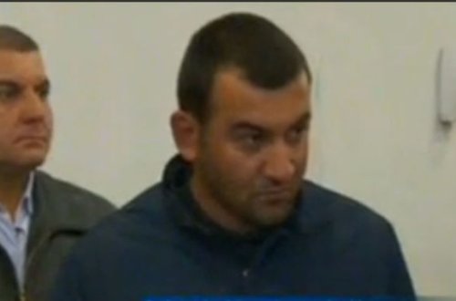 Falçını yazdığı duaya görə öldürən şəxsin məhkəməsi başladı