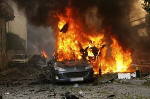 Ticarət mərkəzində partlayış törədib insanları girov götürdülər: