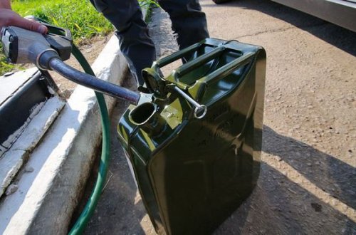 Azərbaycanda benzinin qiyməti ilə bağlı