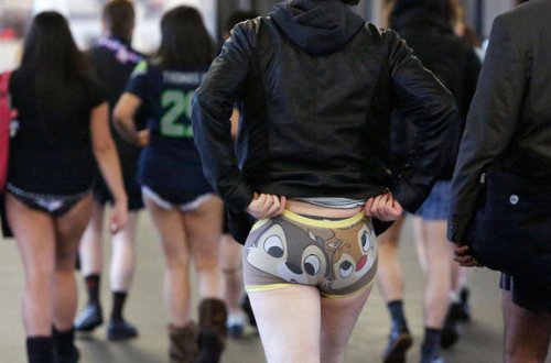 Bütün dünyada “Metroda şalvarsız”