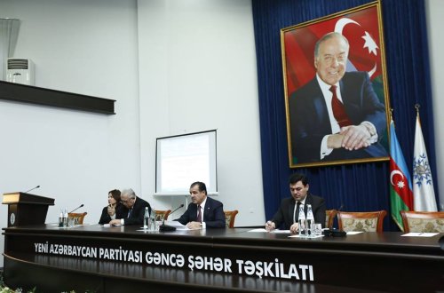 Elmar Vəliyev vətəndaşları qəbul edib