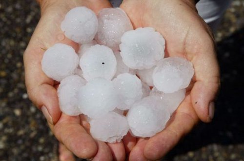 Azərbaycana dolu yağdı