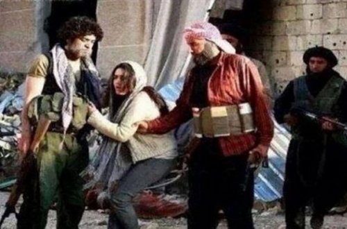 İŞİD üzvü anasını edam etdi