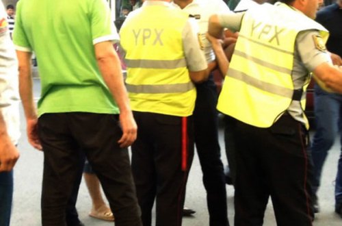 Postda əlbəyaxa DAVA: Yol polisi sürücünü döydü