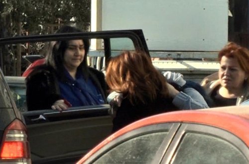 Anasını öldürən qız polisə 5 milyon manat təklif edib