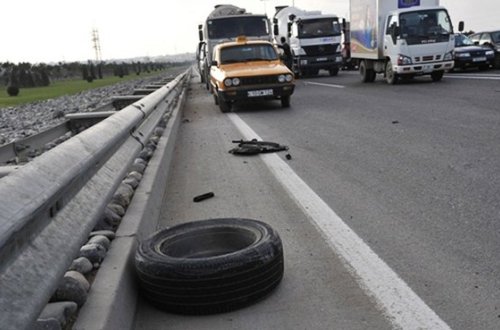 Yevlax-Xaldan yolunda ağır qəza, 2 ölü