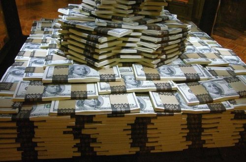 Yük maşını ilə ölkədən yarım milyon dollar çıxaran tutuldu