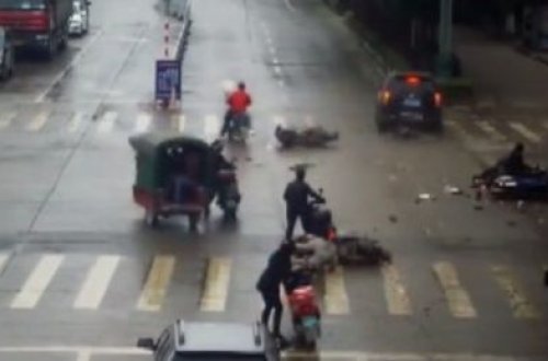 Əyləc əvəzinə qaz pedalını sıxdı