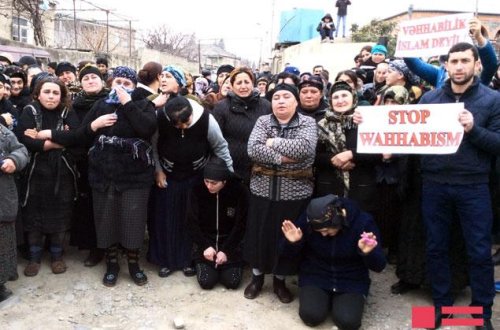 23 yaşlı azərbaycanlının qətlinə görə camaat küçələrə axışdı