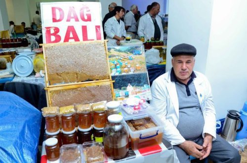 Azərbaycanda təbii və süni balın satışı üçün