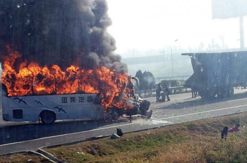 Sərnişin avtobusu yandı