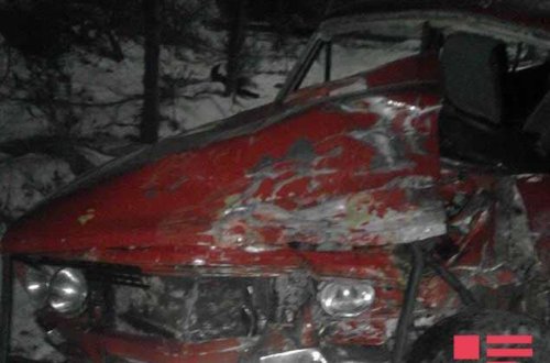 İki minik avtomobili toqquşub,