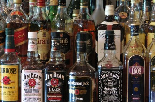 Bu gündən spirtli içkilər kartla satılır