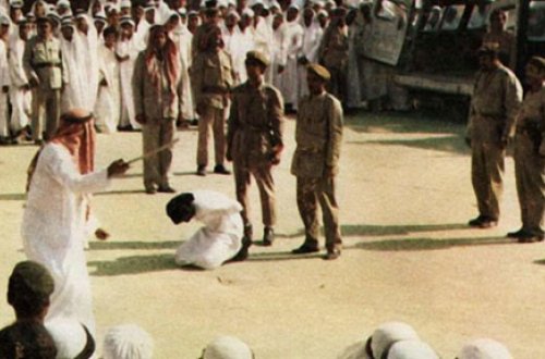 Qadının başını küçədə kəsdilər