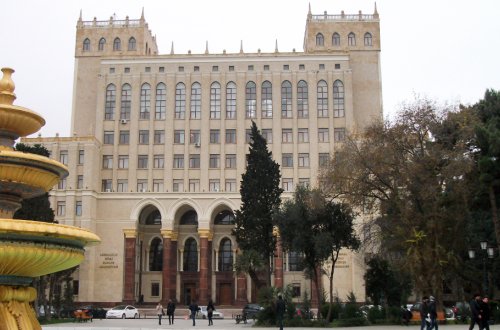Azərbaycanda alimlərlə bağlı