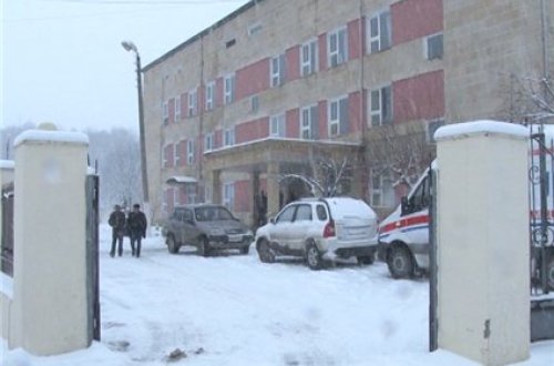 Qubada gənc oğlan həmkəndlisini bıçaqladı