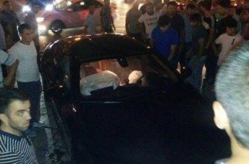 Bakıda yol polisinin qovduğu bahalı avtomobil qəzaya düşdü