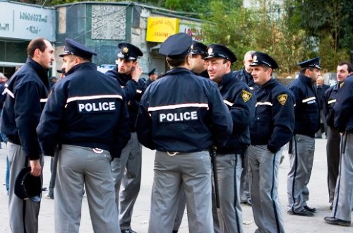 Polis bölməsinə hücum