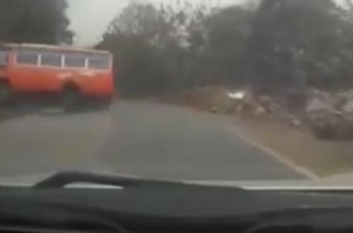 Avtobus qəzaya belə düşdü