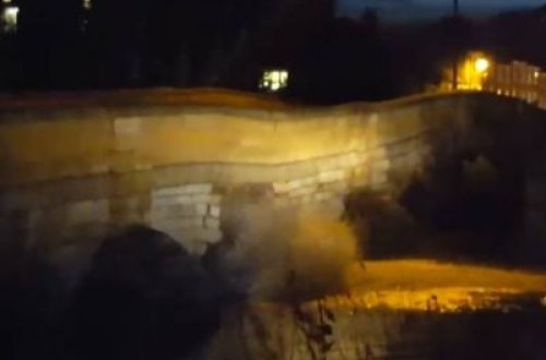 Tarixi körpü hər kəsin gözü qarşısında