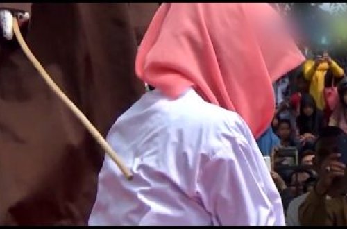 Günahkarlar qamçılandı