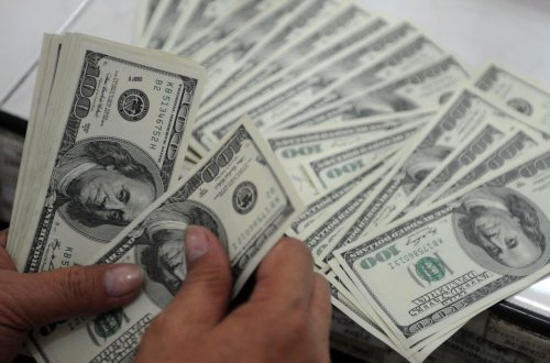 Bakıda qanunsuz dollar mübadiləsi ilə məşğul olan şəxslər saxlanılıb