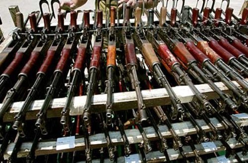 Rusiya Əfqanıstana 10 min avtomat hədiyyə etdi