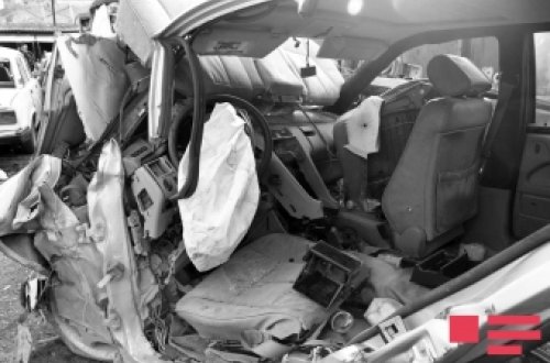 İki avtomobil toqquşdu