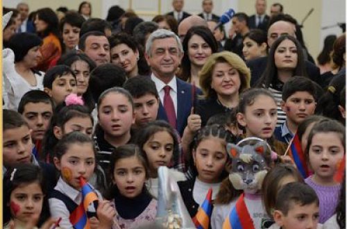 Sarkisyan qəmgin uşaqları özünə yaraşdırmadı