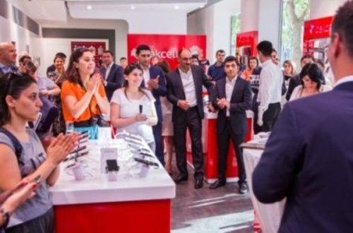 Bakcell yeni Satış və Xidmət Mərkəzinin açılışını edib