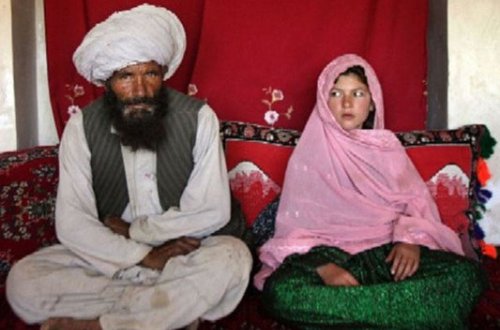 6 yaşlı qızla evlənən molla - VİDEO