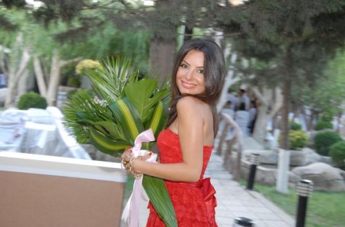 Azərbaycanlı tanınmış aparıcı ana oldu