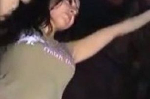 Suriyalı qız rəqsi ilə 