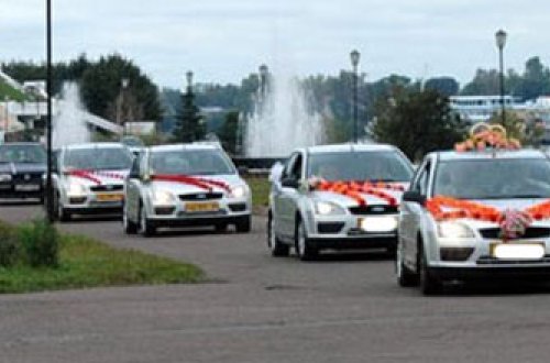 Toy karvanı qəzaya düşdü