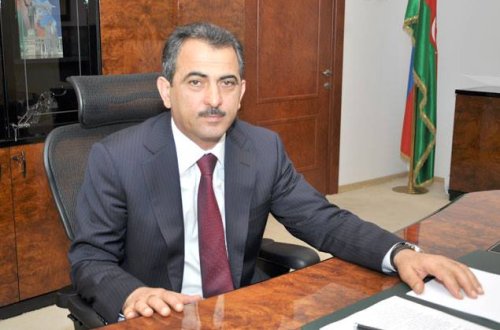 “Azərsu” şefinin qohumu Yavər Miriyev pullarını Azərbaycandan belə çıxarır