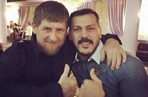 Kadırov azərbaycanlı döyüşçüyə maşın bağışladı