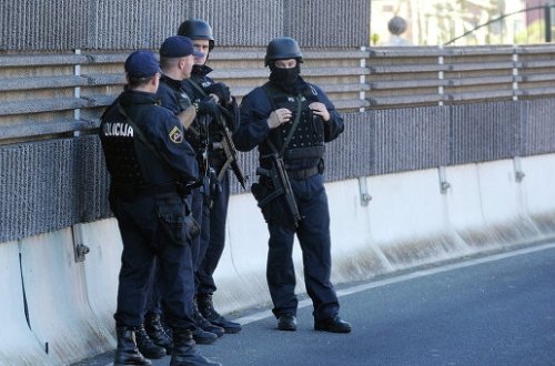 Serbiyada sabiq nazir də daxil olmaqla korrupsiyada şübhəli bilinən 80 nəfər saxlanılıb