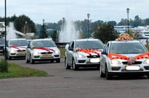 Toy karvanındakı “Mercedes” qəza törətdi